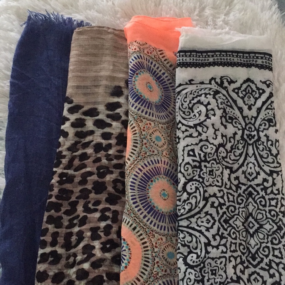 Scarf bundle ⭐️⭐️